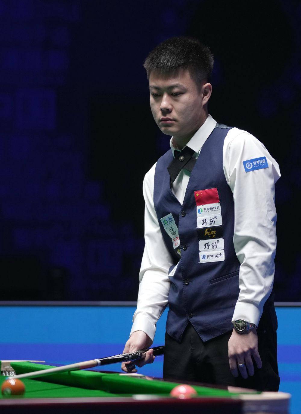 而球员们在 而球员们在